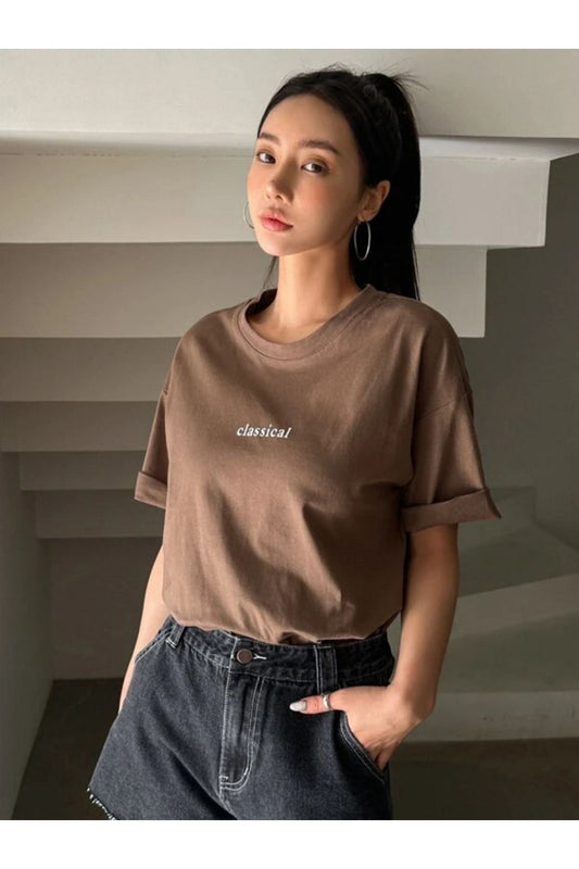 kahverengi classical baskılı oversize tişort