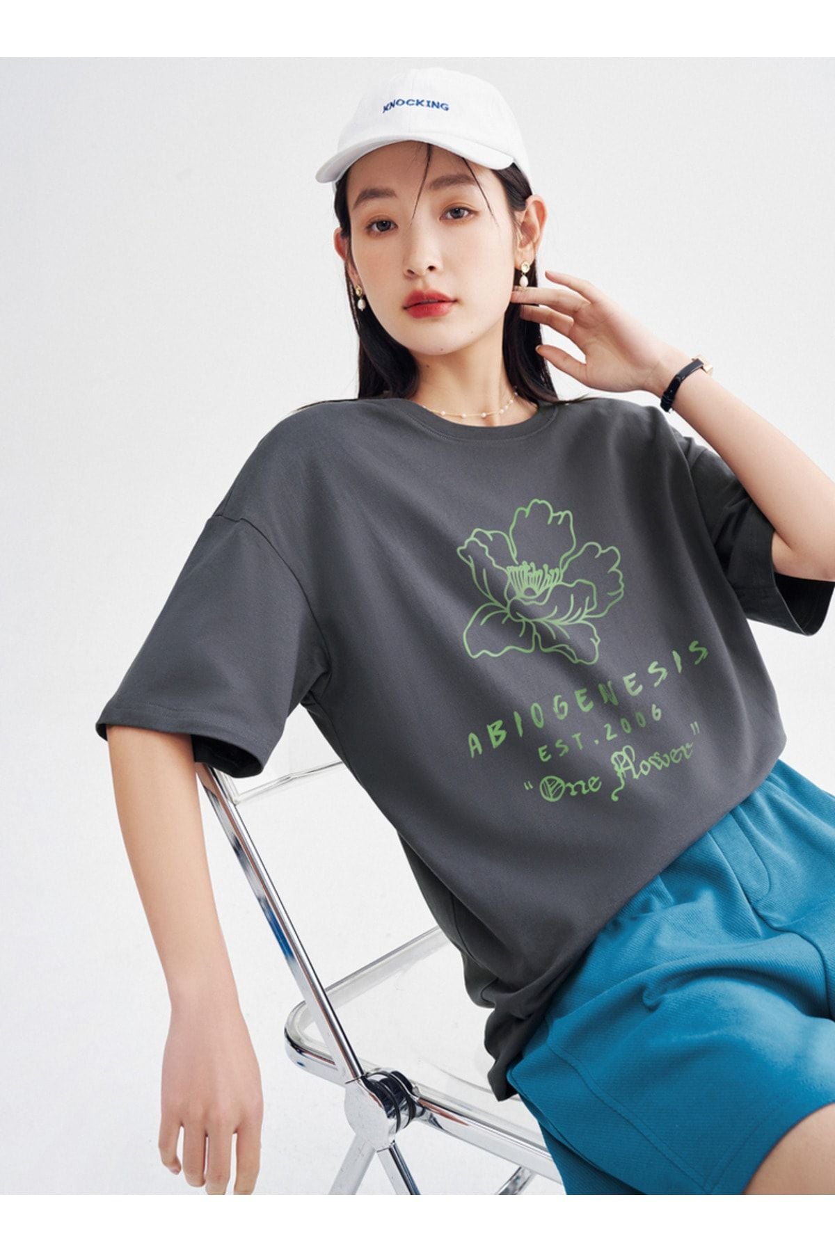 T-Shirt mit Rauchblumen-Print