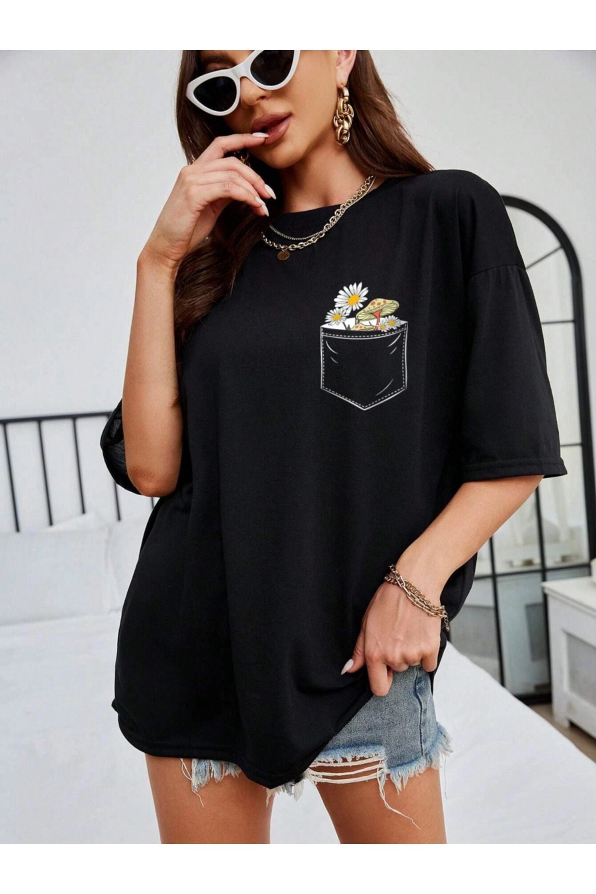 CEP DETAY ÇİÇEK baskılı siyah tshirt