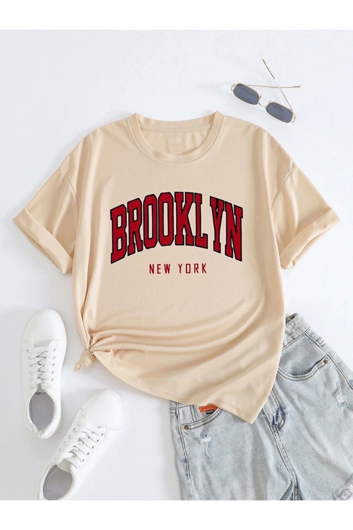 Kırmızı Brooklyn Baskılı Bej Oversize T-shirt